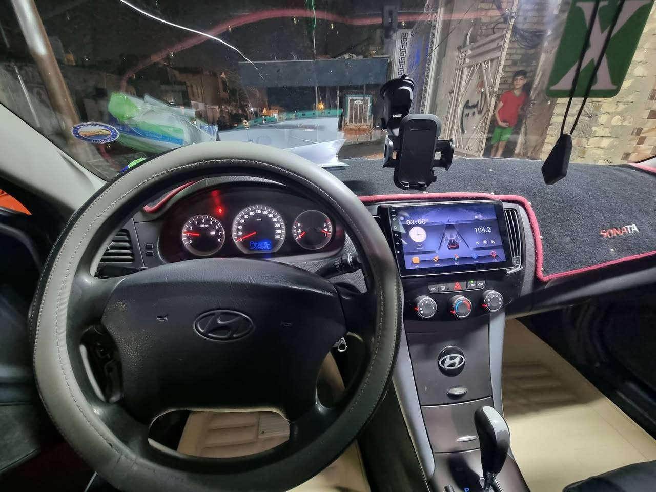 سلام عليكم سوناتا موديل 12 المقدس وارد كوري كفالة كير محرك حداديه باتري جديد تخم تاير جديد مكان السياره في ميسان العماره مركزي  سعر 110الئتصال على ***********
