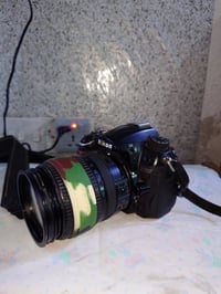 للبيع نيكون D7000 مع عدسة 18-140 كامرة تصويرها حلو اعدادات مضبوطة نظاف...