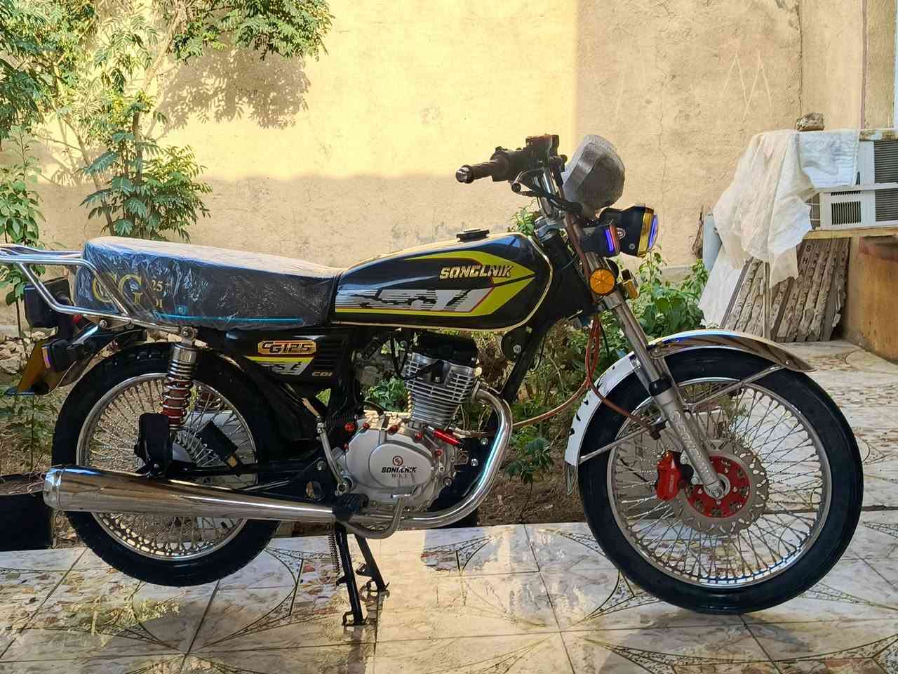 السلام عليكم
للبيع دراجه تايكر سونك الاصلي باب اول ختم ونجوم بعدها على وضع الشركه
موديل 25 اوراق كامله ٦ اوراق 
صارله شهر و٢٦ من طالعه من الوكيل

كلج بريك عنبار
تشغيل عن بعد
حساس سرقه
تشغيل بصمه سويج
MB3 بلادي
شاحن YBS خارجي
دشبول شغال
كهربائيات شغاله 
الدراجه كاملة على اخر حبايه

السعر ٧٥٠ وبيه مجال قليل 
بيع او مراوس بسيفان او دايوان نفخ ونتراهم ع الفرق
مكاني بابل محاويل 
للاستفسار ***********
