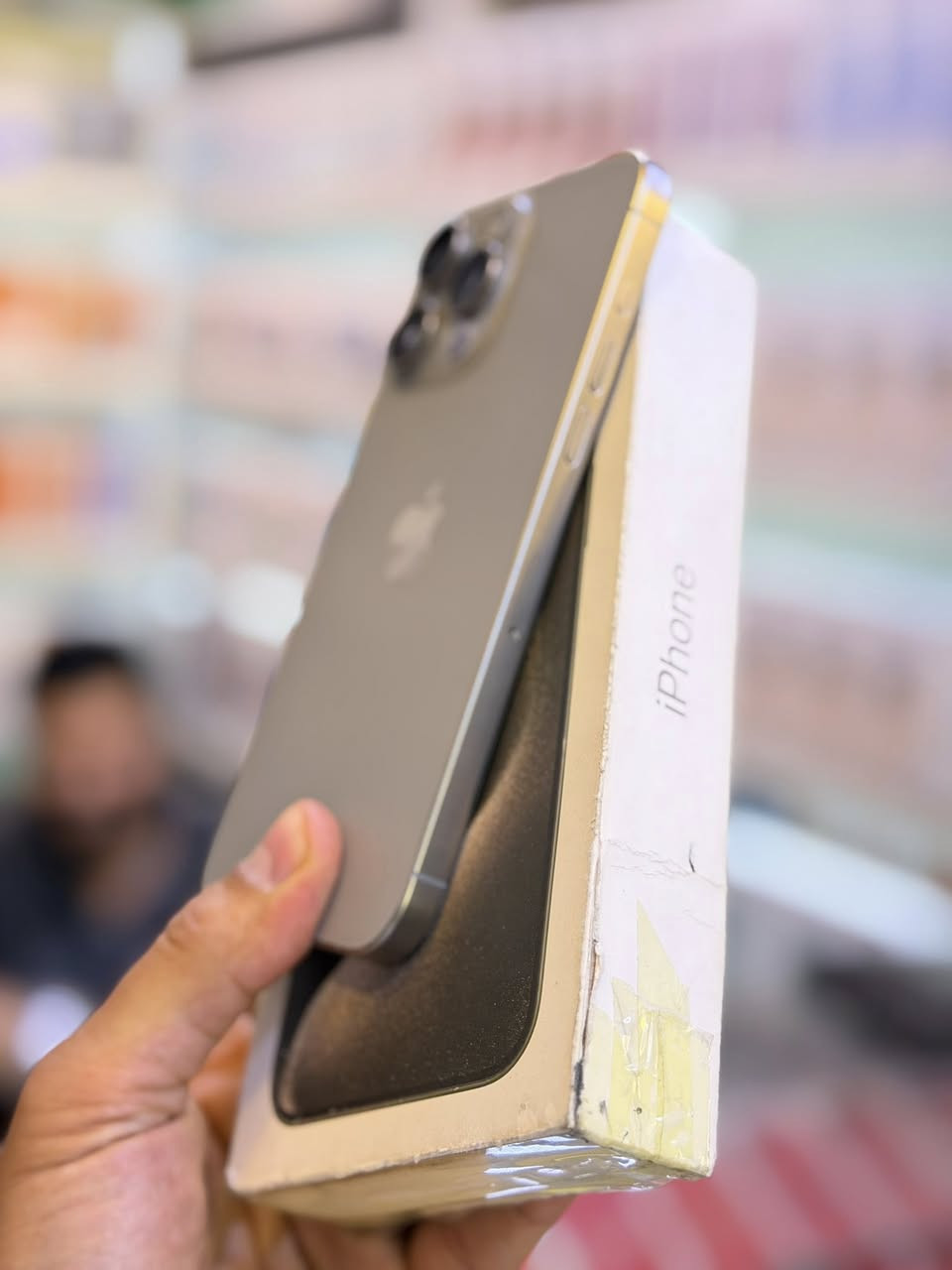 ايفون 15برو ماكس ضمان وكاله ماستر اصلي ذاكره 256 بطاريه 95 نضافه شخط واحد مابي جهاز لا  ضمان 5 ايام من مركز وين ميعجبك افحص على حاسبه كله نورمال وتر بروف الون مميز نسخه تيتانيوم 
السعر مليون فقط اقوى سعر العنوان بغداد البياع شارع  عشرين
هاتف ***********📞📞👉
هاتف ***********📞📞👉
