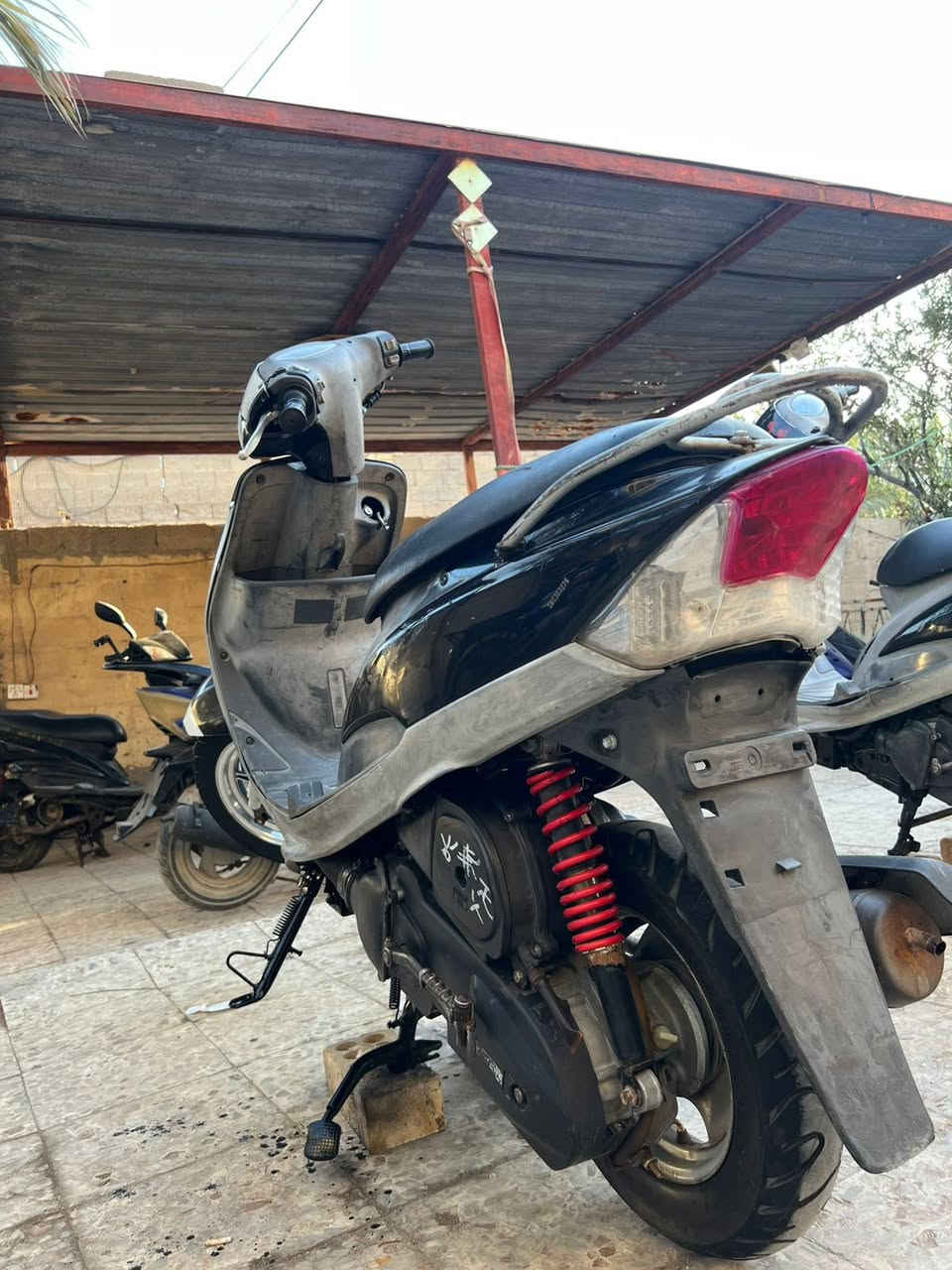 سلام عليكم ماكس قجمه للبيع الدراجه رمه جديده ختم واحد المكينه ناعمه الدراجه ما مفتوحه جيب وياك 100الف مصلح اذا كلولك مفتوحه 
ترجع و كروتك علي الكفرات ختم واحد وياه المكينه الحوض ختم واحد ويه المكينه السعر 750الف 
الرقم *********** مكاني البصره الطوبه و النخيله
