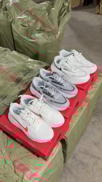 نايك فيتنامي • ١٢ زوج