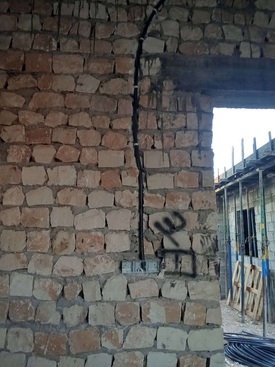 تم الحمدلله حفر بيت نزالات كهرباء في قرية سعدة على مكينة ودريل مواعيد مضبوطة ودقة في العمل بأسعار مناسبة الي  عنده حفر نزالات كهرباء يتصل على الرقم ***********
