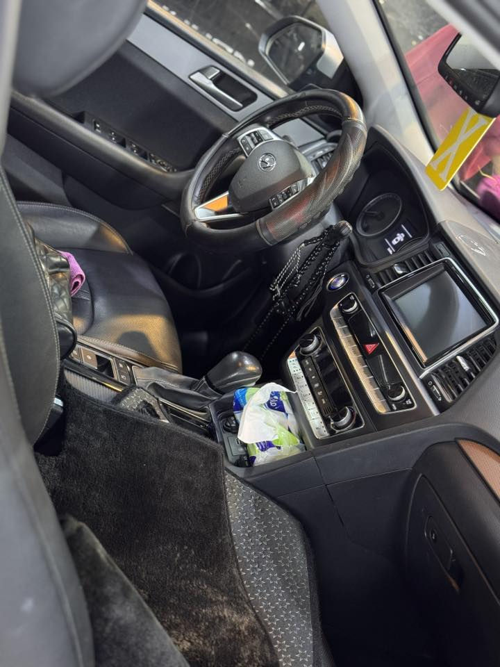 السلام عليكم سوناتا وارد كوري  بيها منضومه غاز بلاديه مديل 23 سياره جديده شوف العين ما ناقصها شي تخم تيارات شادلها ما صار هواي كفاله عامه السياره فول مواصفات عده الفتحه لل تواصل / *********** 
السعر 205 ورقه و بيها مجال قليل
