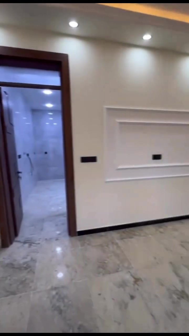 🏠 مشتمل حديث للبيع

📍 حي القاهرة / الضباط
مقابل مول القاهرة – الفرع الثاني

📐 المساحة: 44.5 م²
↔️ الواجهة: 5 م
🏗️ بناء حديث (2026)

🔹 غرفتا نوم
🔹 صالة
🔹 مطبخ
🔹 حمام

📞 ***********
📩 مراسلة الصفحة متاحة

✨ فرصة مناسبة للسكن وبسعر منافس.
