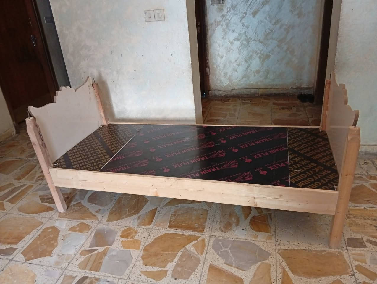 السلام عليكم من رخصت مدير كروب
السعر 225 الف
جربايه عدد 2 طابقين أو ترهم كل وحده وحد ترهم زعار وإكبار مع دوشك عدد 2 ضغط الاصلي كاملات هنه ودرج مالتهن استخدام كلش قليل نضافه 95بلميه مكان بغداد  رقم هاتف
***********
