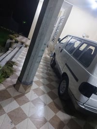 سيارة • صور • معلومات ناقصة