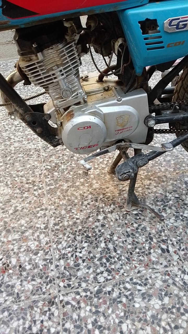 سلام عليكم درجة يراني للبيع درجه نضيفه مذل ماتشوف عوزه ترتيبات بصيطه دراجه شلعه  ومعدل خير من الله يحتاجلها دواسات مال سايق وشاير  الباقيه مابي شي لايت زنون درجه لا تنقيص ولا تبخير شغل وطلع دراجه موديل 2021  تايكر بدون أوراق اكفلك حلال واحرام رقمي بي واتساب *********** السعر 325 وبيه مجال
