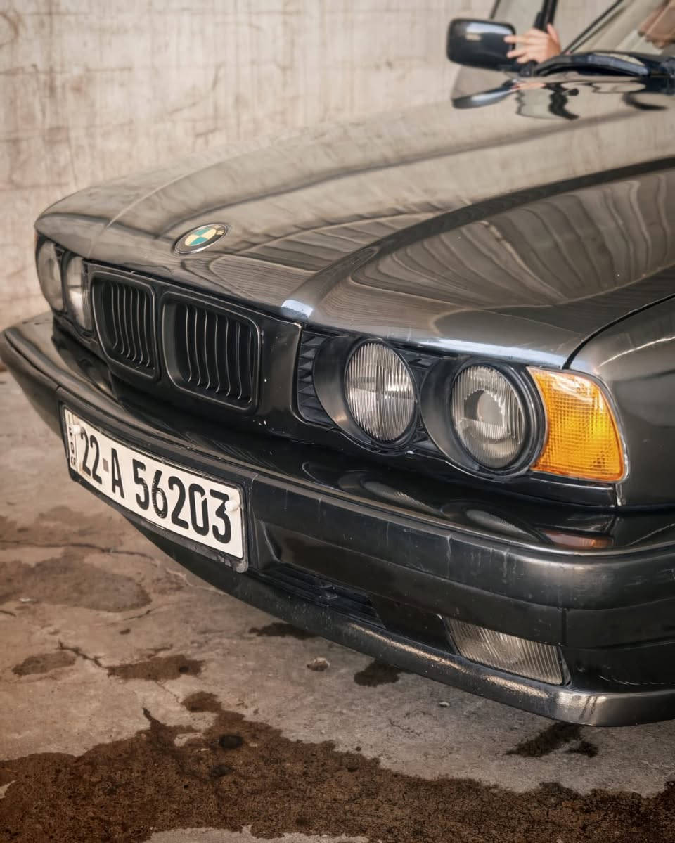 السلام عليكم 

للبيع BMW 525i موديل 1991
سياره إيد واحد ماشاء الله مال جناي 

🔹رقم أربيل رقم و هزه و سنويه جديده 
🔹 بخ عام جمالي فقط بدون معجون بدون جاكوج 
🔹تبريد 
🔹كير اوتماتيك 
🔹تدفئه
🔹تخم تايرات جديده 
🔹غرفه جلد على وضع الشريكه 
🔹قفل مركزي 
🔹جامات كهربائيه
🔹بجم صقر٩٥ 
🔹كير و محرك بشرط بدون صرف او نفخ 
🔹سلايت 
🔹لايتات صليب دخاني على وضعيت الشريكه 
🔹سياره ترايك من زاخو للبصره
🔹تحويل غرامات بشرط سياره بسم الشيخصي 
🔹السياره بدون مصرف ما تصرف عليه ربع تصعد و تسوك 
🔹السعر ٧٨ و مجال بسيط 

مكان السياره دهوك شيخان *********** رجاء مو شراي لا تخابر التفاصيل موجوده كامل و السياره احلى واقي من الصوره
