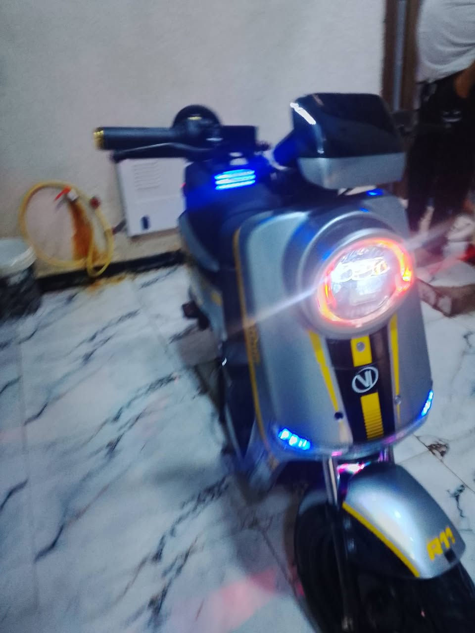 دراجه ار 11 للبيع
للبيع مكفول كفاله عامه من باتريات ولفات شاشة من كلشي 
زيرو صارلي عشر ايام من ماخذه من ااوكيل العام السعر 650 وبيها مجال بسيط 

رقم الهاتف***********
