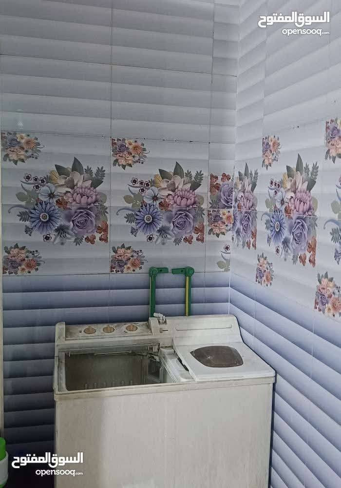 (سكن مشترك طلاب او موظفين)
شقة  في شارع فلسطين حي المستنصرية مؤثثة (اجهزة تبريد سبلت مكيف مبردات مراوح ثلاجة غسالة طباخ بلازمة تخم قنفات وسرير لكل نفر  ...الخ 
بالاظافة الى خط سحب وانترنيت .
الايجار للنفر الواحد 150 الف شامل اجور النت والسحب
***********
