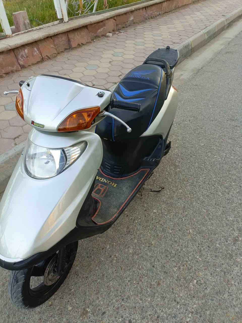 سبيسي صيني مديل 2020 
دراجة جاهزة من الطول للطول كلة جديد كلجات دبلات تايرات  مال جناي اي نقص مابيها عدى الكيلومتر عاطل
مكينة مكفولة من ناحية تنقيص وتبخير ونعومة
سعرها 575 وبيها مجال قليل 
مكاني كوت داموك 
***********
