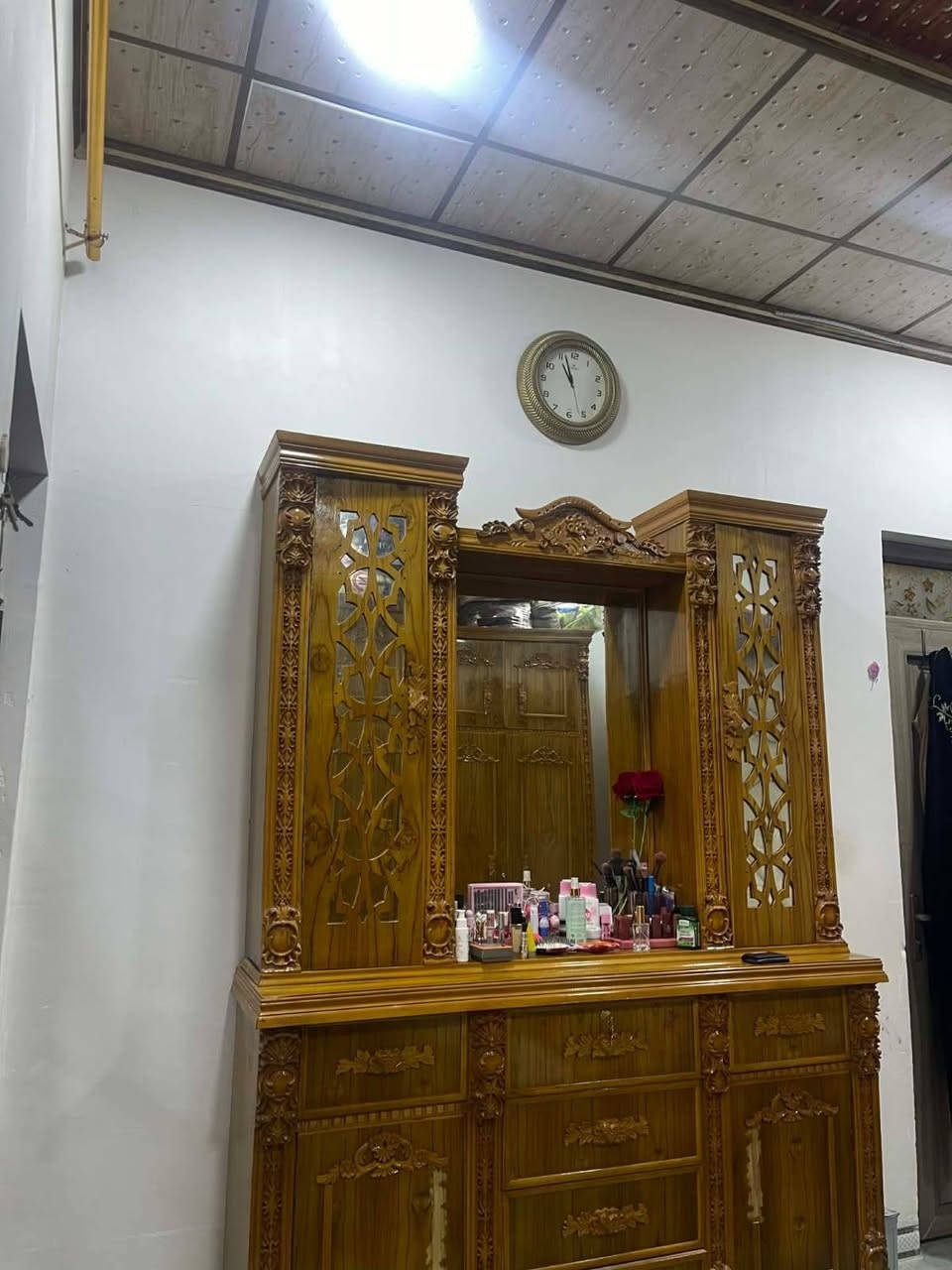 غرفه للبيع نضيفه فصال حديث مستخدمه شي قليل مكلف بل نشر تواصل واتس ***********
