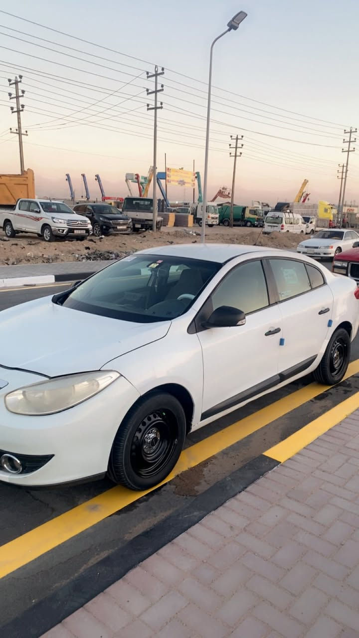 السلام عليكم
لبيع رينو فلونس 2013
مكفوله كفاله عامه مكينه و كير خير من الله 
رقمه بصره و سنويه 27 مكان السياره بصره زبير 
*********** السعر 57
