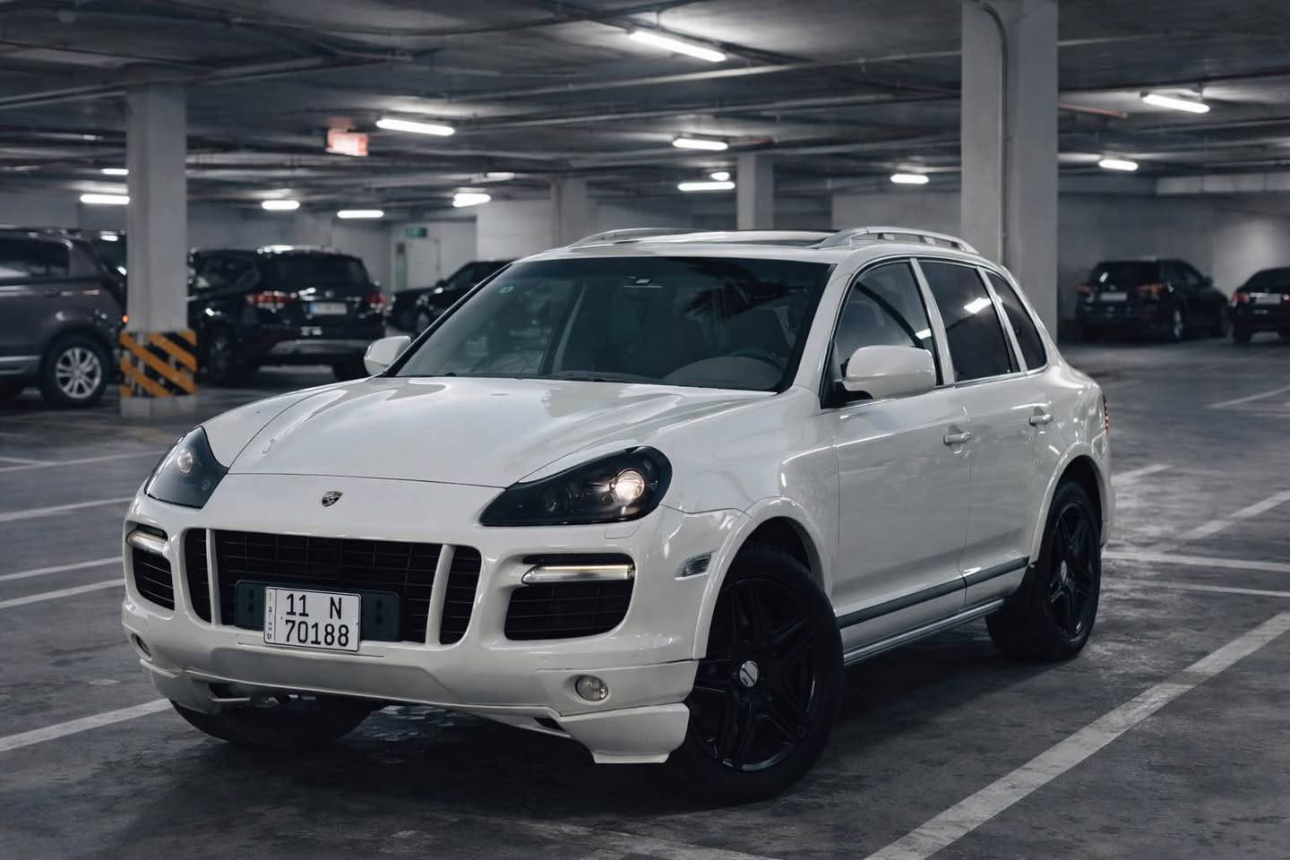 السلام عليكم 
بورش كييان 2009 
PORSCHE Cayenne
ماشيه 117 الف 
رقم بغداد  دولي بأسمي
محرك 8 سلندر توربو 
كير اوتو // تبيترونك
المواصفات
عداد السرعه (300) 💪
4 انضمه للقياده 
Sport/comfort/normal/
داخل عسلي + كاربون ڤايبر
بردات خلفيه بلاد
شاشه كبيره
كامره خلفيه
سلايد 
تنته كنتاره 
صندوك كهرباء
سيدي جنجر
تحكمات ستيرن
ستيرن كهرباء
سترين كاربون ڤايبر الياف حقيقي
مري قلاب وي البك
3 قطع تبريد 
كشنات جلد
كشنات كهرباء 6 حركات
اخزمه امان كهرباء
كشنات خزن ميموري
تدفئه كشنات
ويل كب 20 
بك لايت LED
لايت زينون بلاد
حساسات اماميه + حساسات خلفيه
سستم صوت Bose
مكان السياره المنصور 14 رمضان
السعر 117 وبيه مجال انشاء الله 
للاستفسار 
***********
*********** بغداد, العراق
