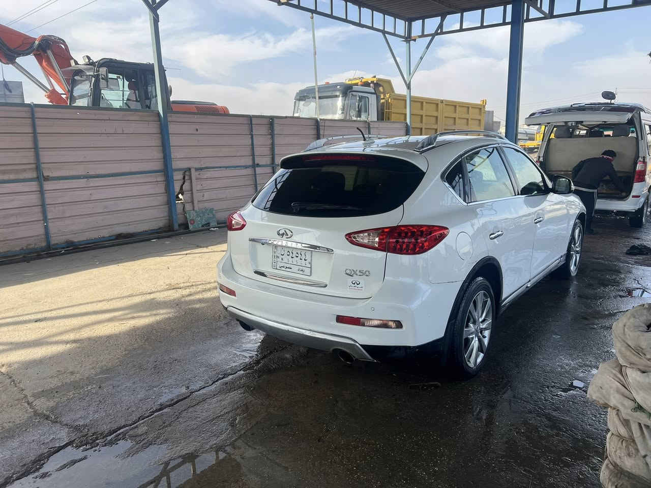 سلام عليكم نيسان انفنتي موديل ٢٠١٧ رقم بغداد السياره حادثه جاملغ وباب بدون دواخل محرك 6سلندر فول واحد على واحد بيع أو مراوس حسب القناعه رقم التلفون ***********
