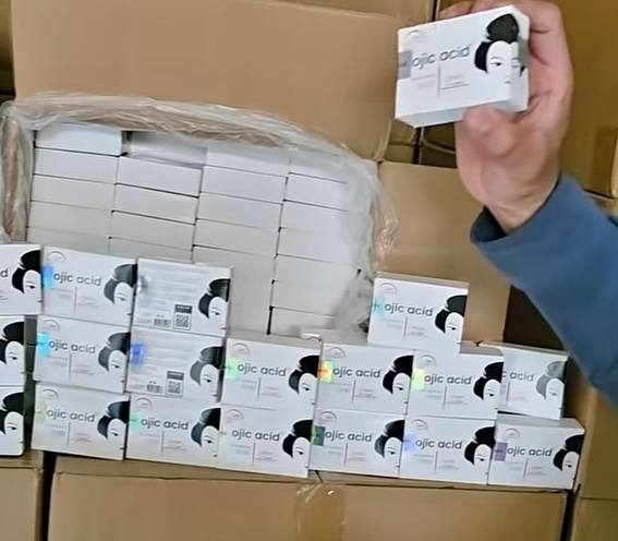 صابون كوجيك أسيد أوروبي أصلي 100%
بدون كتابة عربية ✔
مختوم بختم الوكالة ✔
تركيبة غنية بالكولاجين وزبدة الشيا وزيت الزيتون
تصفي البشره نضاره ضد تجاعيد وتسمين لوجه مع ليفت وجه


**إذا كنت صاحب هذا الإعلان وتريد حذفه لأي سبب، رجاءا أرسل رسالة إلى الدعم الفني**