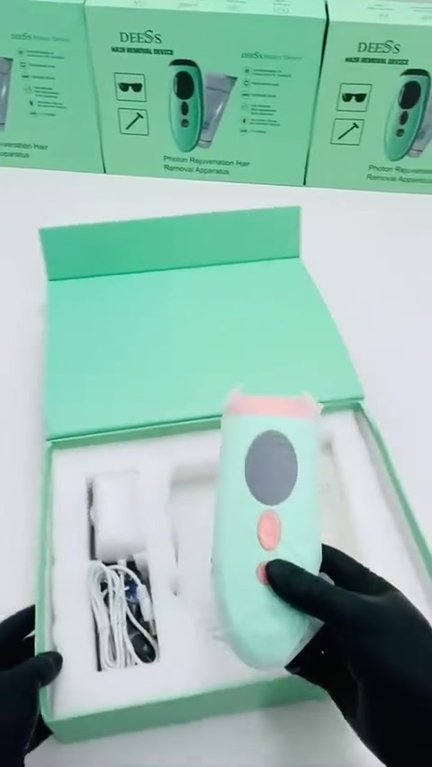 DEESS جهاز اليزر المنزلي دييسس 
الثلجـي 🧊🧊😍🎀
مميزات الليزر المنزلي IPL
عدد الومضات ~ مليون ومضة 999999 
يعمـل بنظـام التبريـد 🧊 لجميع مناطق الجسم يعني بدون ألم نهائيـا 😍

يمكنك استعماله على جميع اجزاء الجسم👌🏻
لطيف على البشرة وحجمة كيوت. 
يمكن استخدامة بخصوصية وراحة تامة داخل منزلك آمن لجميع أنواع البشرة - يعمل بشكل فعال على جميع أنواع البشرة دون الشعور بأي ألم
يوقف نمو الشعر بشكل فعال بعد فقط 8 جلسات بمعدل جلسة لمدة 10 دقائق كل اسبوع مما يعني 8 أسابيع فقط لوقف نمو الشعر بشكل فعالٍ. 
 جهاز صغير عالي القوة يستهدف بصيلات الشعر بنبضات ضوئية مكثفة لإتلاف الجذور وكسر دورة إعادة النمو.
مع الاستخدام المنتظم ، يمكنك إزالة الشعر المرئي بشكل دائم.
تم اختباره سريريًا من قبل الخبراء ، جهاز إزالة الشعر بالليزر آمن وغير مؤلم وأكثر فاعلية على البشرة البيضاء إلى المتوسط.. 
سريع وسهل الاستعمال💓
مناسب لجميع مناطق انواع البشره ماعدا البشرة الداكنة📍جهاز ليزر منزلي


**إذا كنت صاحب هذا الإعلان وتريد حذفه لأي سبب، رجاءا أرسل رسالة إلى الدعم الفني**