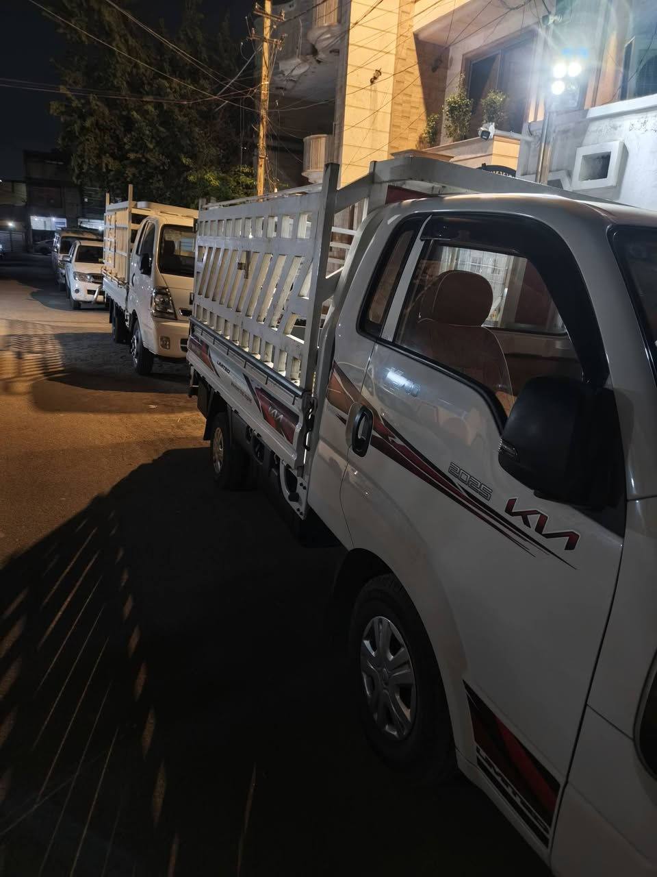 سلام عليكم سياره كيه حمل موديل 25 سياره نضيفه كلش أو مكفوله كفاله عامه سياره ماشيه 7 تلاف سياره كامله مكمله مغلفه بدي أو مدوشمه أو درع يعني سياره ما بيه نقص سعر سياره 175 بيه مجال مكان السياره بغداد الحبيبية لارقم ***********
