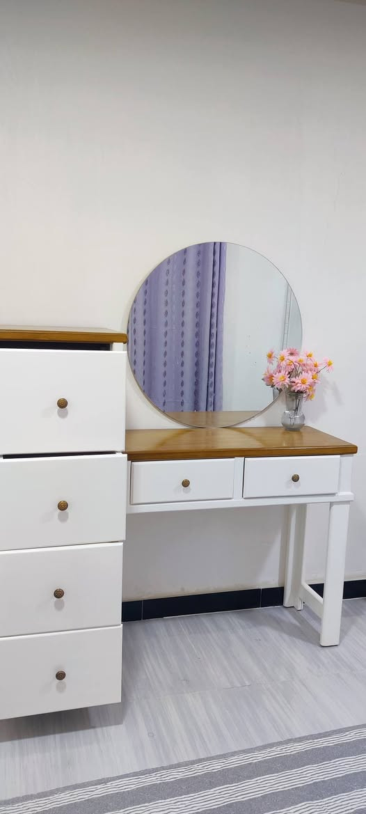 ميز مرايه نجارة مو جاهز
ثكيل وياخذ هواي شغلات يجمع بين الديكور والجرارات
يعني ما تحتاج تشتري شغلتين  

حجمه جبير مقارنه بالصورة

السعر 300 الف + المراية وياه تجي 

الشراي يدخلي خاص


**إذا كنت صاحب هذا الإعلان وتريد حذفه لأي سبب، رجاءا أرسل رسالة إلى الدعم الفني**