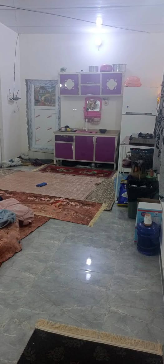 سلام عليكم بيت للبيع في السده الهنديه ورا جامع ابوالفضل صوب العصافره مساحته البيت 250 طابقين غرفه وصاله وستقبالوغرفه ومطبخ وصحيات داخليه واخارجيه وطابقه الثاني غرفتين وصحيات واستفسار اكثر اتصال على رقم ***********
