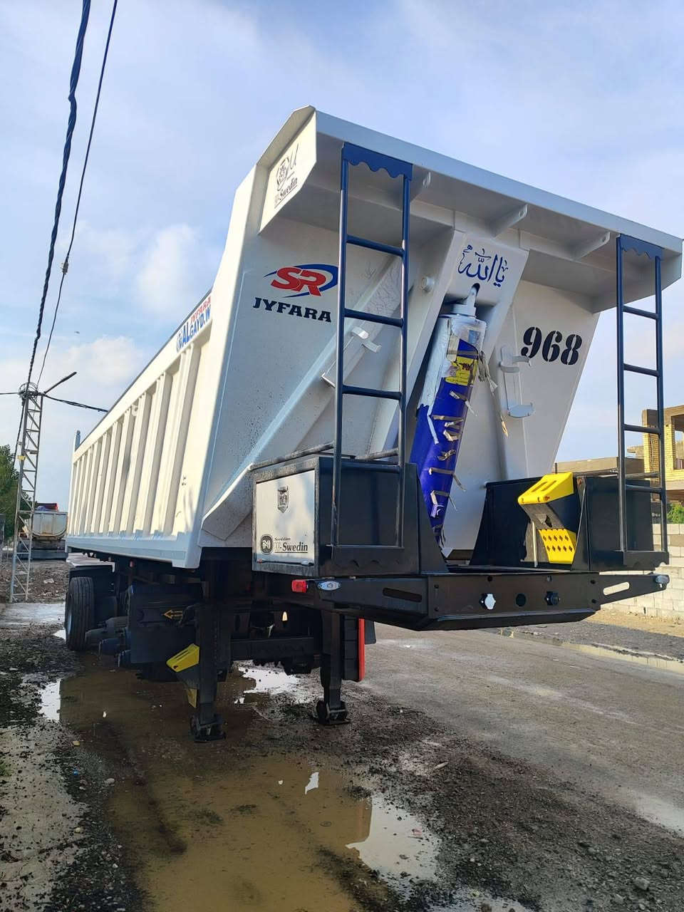 السلام عليكم عربانه للبيع شركه عين العراق حدادي🗜️ اربع دناگير4/جاهزه للشغل/مكلف بنشر ***********/***********📞
