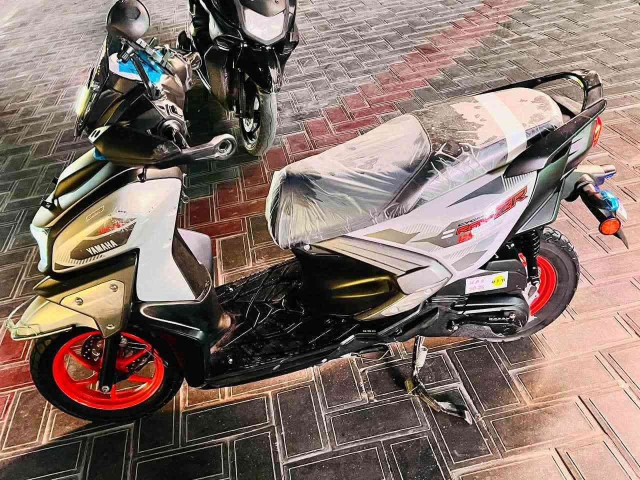 ZR
2023 لون ابيضّ 
الدراجه كفاله عامه  كارتون 
اشاير اضويه كلها كفاله وشرط 
مكينه مكفوله وناعمه الدراجه 
الدراجه طالعه من رحمان الجياشي من المعرض 
السعر 1900  وبيها مجال حك الجيه 

***********
