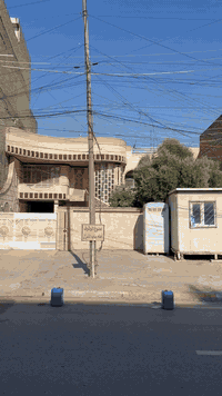 للبيع دار تجاري المساحة ( ٤٣٥ متر) طابوا صرف دبل فاليوم مسلح🔺

الواجه ١٤ متر 

النزال ٣٥ 

الموقع الطالبية قرب كلية الادارة والاقتصاد البيت مجاور للركن شارع عريض سايدين 👍🏻

البناء ٨ غرف نوم 

الاستقبال عدد٢ 

هول عدد ٢ 

مطابخ عدد ٢ 

كلدور عدد ٢ 

حمامات عدد٤ 

كراج يتسع ٧ سيارات او اكثر 

للاستفسار الاتصال 

***********
