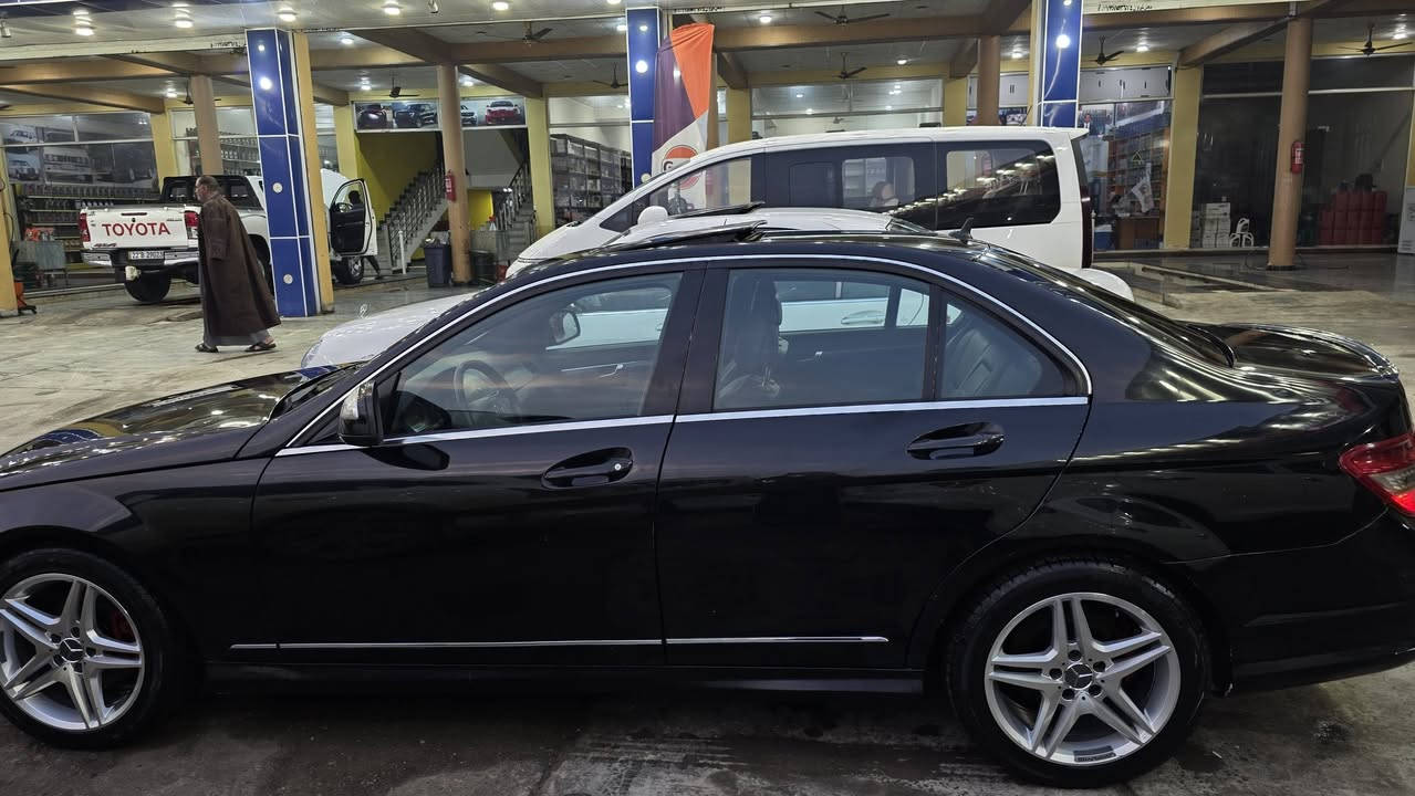 مارسدسC350 2009
3 قطع كلير فقط بدون ضربه
كت +ويل AMG 
فول مواصفات گير أوتو، عادي ،سبورت
فتحة سقف 
تخم تاير +تخم نوزلات +تخم بلكات اصلي ادامة كاملة 
كلشي واضح بالمنشور 
السعر 125 وبي مجال 
اي استفسار اتصال +واتساب ***********
