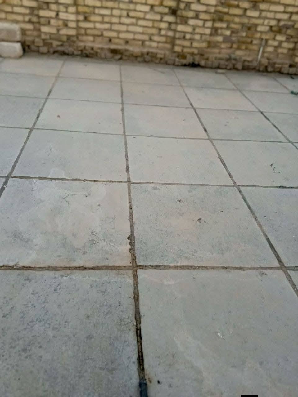 🏡 فرصة لا تُعوّض... دار للبيع في موقع مميز 🏡

السلام عليكم ورحمة الله وبركاته

إذا كنت تبحث عن بيت جاهز للسكن في منطقة هادئة ومخدومة، فهذه فرصة تستحق الاهتمام.

📍 العنوان: بابل – المدحتية – ربيانة، قرب حجي نبيل. شارع بيت شاطي

📐 المساحة: 220 م²
📏 الواجهة: 14 م
📏 النزال: 16 م

🏗️ نوع العقار: زراعي.
🧱 نوع البناء: طابوق، سقف صب.

مواصفات الدار:
✅ غرفتا نوم.
✅ استقبال واسع.
✅ صالة مريحة.
✅ مطبخ.
✅ صحيات داخلية وخارجية.
✅ طارمة.
✅ غرفة نوم في الطابق الثاني.

🌟 مميزات العقار:
✔️ شارع صب بعرض 8 أمتار.
✔️ مجاري خارجية.
✔️ جميع الخدمات متوفرة.
✔️ موقع ممتاز وقريب من الخدمات، مناسب للسكن العائلي.

💰 السعر: 135 مليون دينار عراقي قابل للتفاوض. 

📞 للاستفسار والمعاينة:

📱 اياد جفلاوي، ***********
