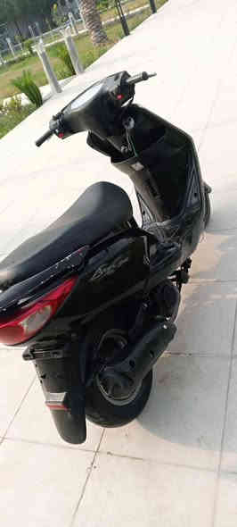 السلام عليكم دراجه بريز  
 درجه كله بلاديه خير من الله   شلعه ومعدال شغاله سلف وهندر مكينه خرسه ناعمه  كهربائيات كله شغال شاير يمنه يسره عداد كليو متر شغال الايت عالي ناصي كله شغال بريك مامي خلفي   مكفوله كفاله عامه 
وراق كامله وراق رنبه موجود مكاني بغداد سعر 550
للاستفسار ***********
