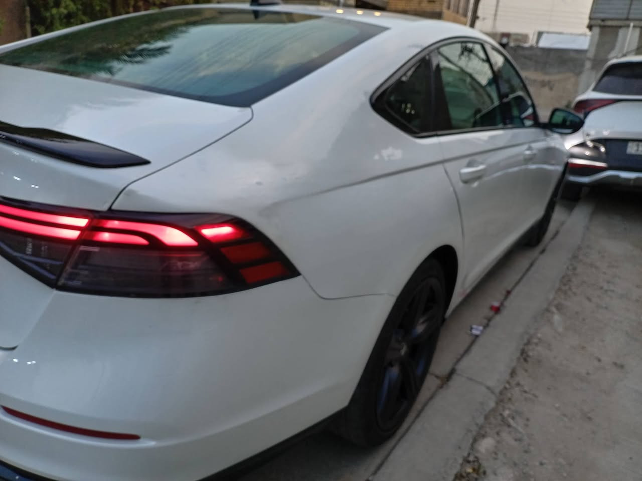 هوندا اكورد هايبرد وارد امريكي 2024  )
بالجديد مرقم. بغداد 
فئة SPORT L
عدد المسافه  7الف  يعني زيرو 
• المحرك 2000 تنفس طبيعي
• شاشة كبيرة
•فتحه
• كاميرا خلفية 360
• كرسي كهرباء جلد
خزن ميموري 
• رادار امامي
• مانع تصادم
• محدد مسار 
• تصحيح مسار
• شفتات بالستيرن
• مثبت سرعة
• مانع انزلاق
• دخول ذكي 
• إنارة ترحيبية
• هندبريك كهرباء
•لايت عدسات زينون
• نظام اوتو لايت Auto
• لايت العالي زنون 
• حساسات مطر 
• حساسات دخول الإنفاق
• حساسات ضغط هواء الإطارات
• أوامر صوتية
• 3 أنظمة قيادة (eco, ev, sport)
• بلوتوث
• مدخل USB + AUX
السيارة بدون صبغ بدون تبديل فقط بارد مكانات صغيره بالبنيد وجاملغ امامي بدايته وجاملغ خلفي وتكحيل فقط موضح بالصور  
،، بدون ارباك،، بدون ارباك 
المكان بغداد
الغزالية
السعر 210 وبيها مجال
للاستفسار
 ***********
***********
للبيع فقط
