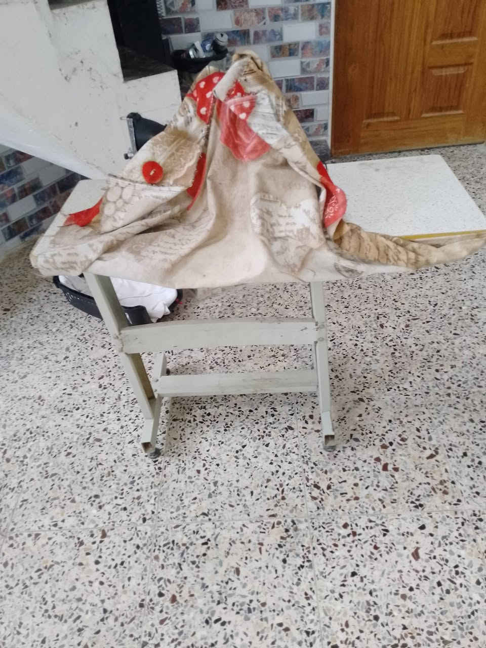 مكنسه كهربائيه نضيفه شغاله مابيه اي شي ب٥٠ وبيهه مجال للشراي
مكينه خياطه الفراشه من القديمات شغاله بس عوزه ماطور هيه والميز ب٦٠ وبيه مجال بسيط


**إذا كنت صاحب هذا الإعلان وتريد حذفه لأي سبب، رجاءا أرسل رسالة إلى الدعم الفني**