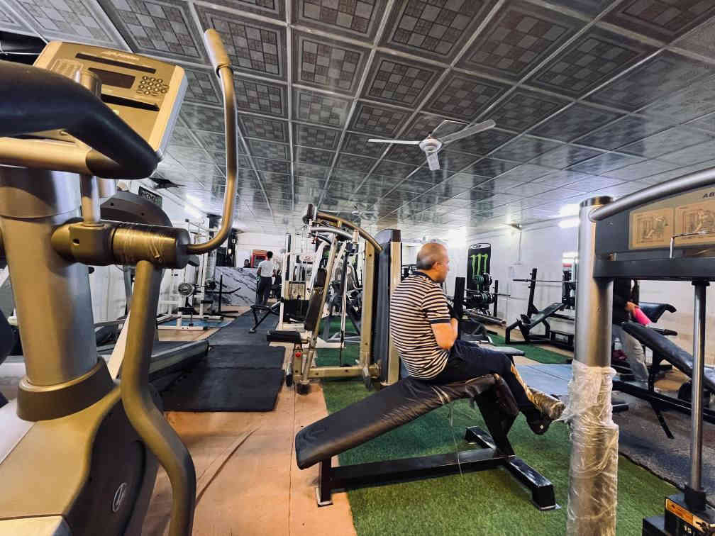 🔥 شتنتظر؟ سجّل الآن وابدأ التغيير! 🔥 للرشاقة، إنقاص الوزن، وبناء العضلات. في قاعة أرنولد كلاسيك 🏋️‍♂️🏋️‍♀️
✅ تدريب وبإشراف الكابتن محمد حاتم
✅ للرجال والنساء
🔹 النساء بإشراف كادر نسوي متخصص
📍 العنوان:
مركز قضاء الطارمية – حي الوحدة – مقابل شارع الملعب
⏰ أوقات التدريب:
• النساء: من 7 صباحًا إلى 3:30 عصرًا
• الرجال: من 3:30 عصرًا إلى 11 مساءً
📞 للحجز والاستفسار:
***********
💪 جسمك الجديد يبدأ بخطوة… لا تأجل!
