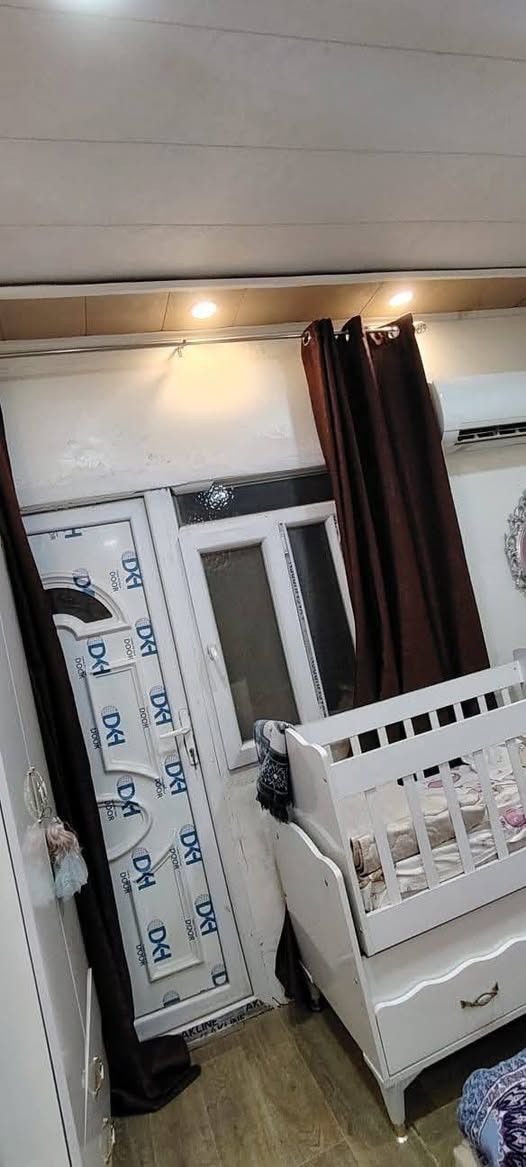 السلام عليكم يوجد شقه طابق ثالث للبيع في مجمع عمارات الألبان أبو غريب ترميم جديد كلش حلوه قريبه على مدارس والسوق الاستفسار اتصال برقم ***********ابو عبدالله
