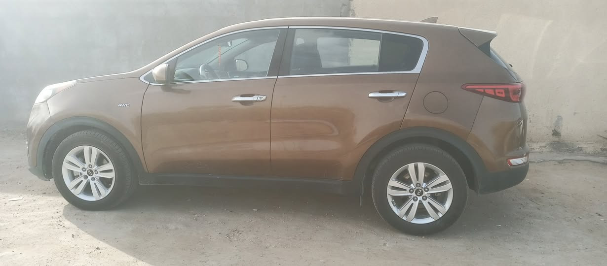 السلام عليكم ورحمه الله
سبورتج امريكي 2018 
كامرا وشاشه وتحكمات ستيرن وباقي مواصفاتها معروفه 
مكانها رميثه وهذا رقمي لتواصل ***********
رايديها 145 وبيها مجال للشراي مراوس او نقد فقط
