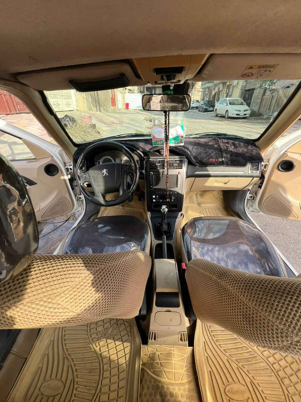 السلام عليكم
(للبيع) بيجو بارص موديل 2023
السياره كفاله عامه عده شبر بارد بالهلال الأمامي 
ماشيه km68
السياره كل نقص مابيها ( مال بيت) 
المكان: بغداد 
السعر:80 وبيه مجال جداً بسيط
للأستفسار: ***********
