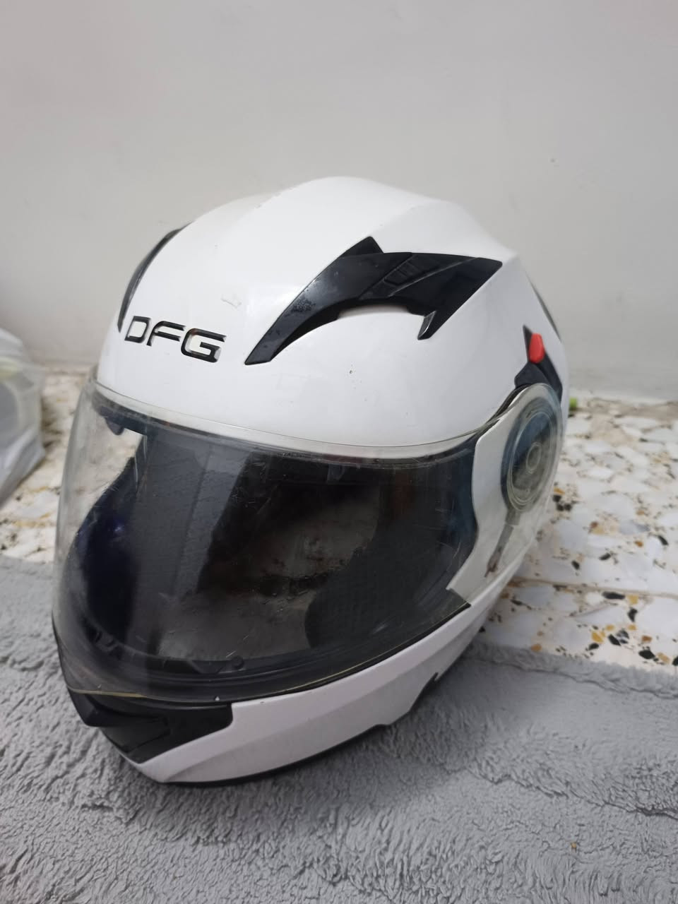 السلام عليگم خوذ ثنين للبيع البيضه اصليه ياباني والثاني تجاري البيضه سعره20بيه مجال والزرقه10قفل *********** هاذا رقمي بي واتساب وماسنجر فقط. بغداد
