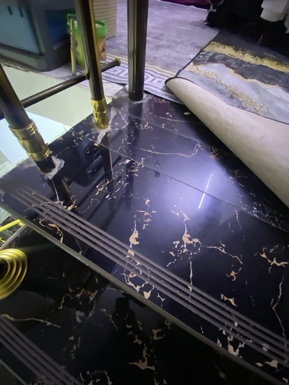 دار للبيع مساحتها ١٣٠ متر زراعي منطقة البياع خلف معارض اثاث السيديه شارع سليم العواد إقرار قاضي سند ٢٥    ٣ غرف نوم مع صاله واستقبال وصحيات وكراج سياره ومطبخ الموقع ركن على شارعين بيه بابين السعر ١٣٥ مع الاثاث و١٣٠ بدون اثاث وتدللون
للمعلومات الاتصال على الرقم
‭ ٠٧٧١ ٢٥٦ ٥٨٥٨‬
