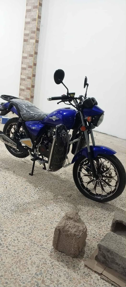 السلام عليكم 
تم وصول دراجه IRK موديل 26 مع توفر كامل قطع لغيار 
محرك 150 اقتصادي توفر الالوان ازرق /احمر /اسود 
للاستفسار خاص او الاتصال ***********
