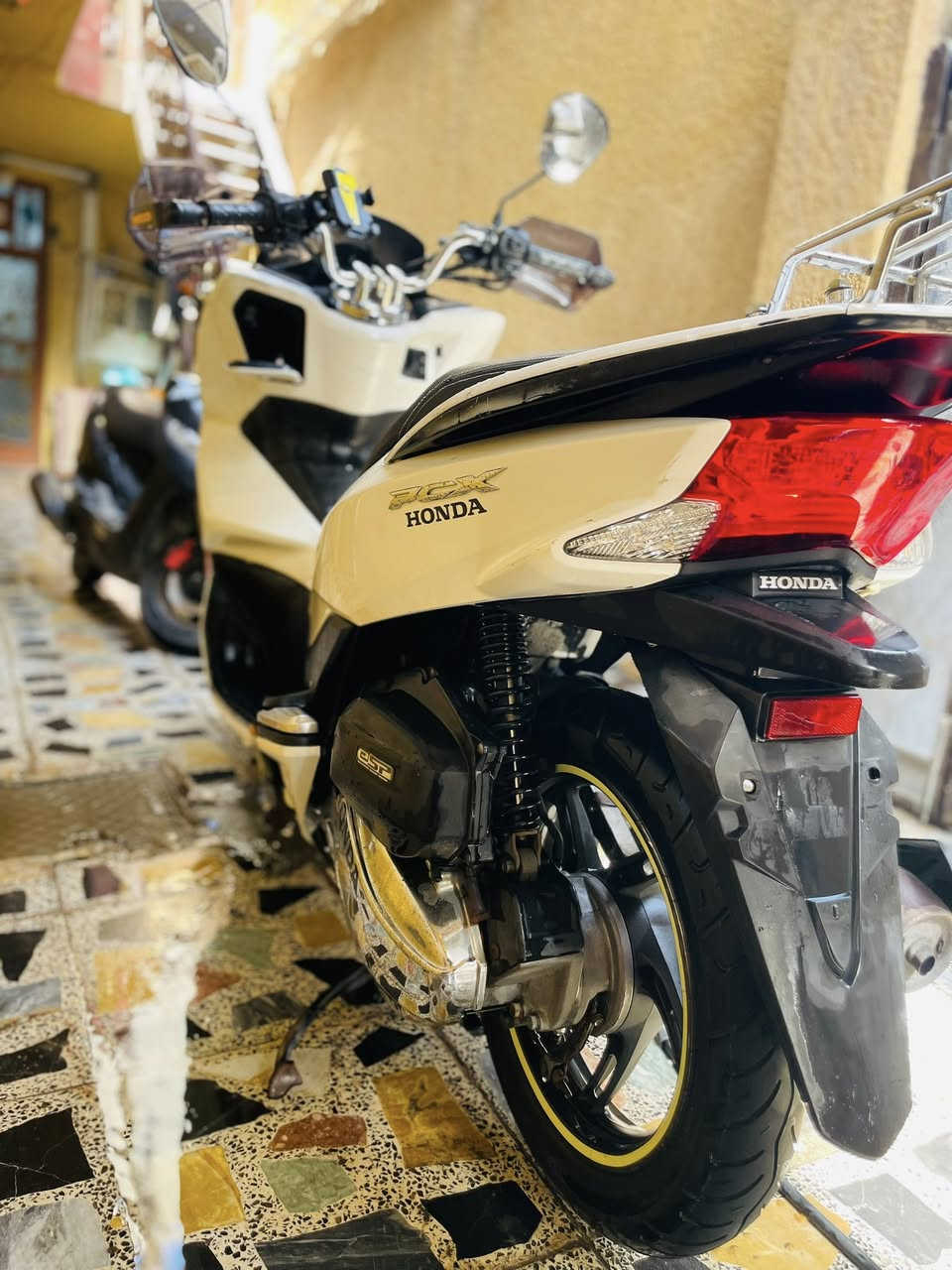 السلام عليكم دراجه bcx للبيع جيل ثاني ماليزي بصمه حساس ازدحام مكينه مكفوله سرعه شلعه معدل المكان بغداد الكريعات للاستفسار ***********
