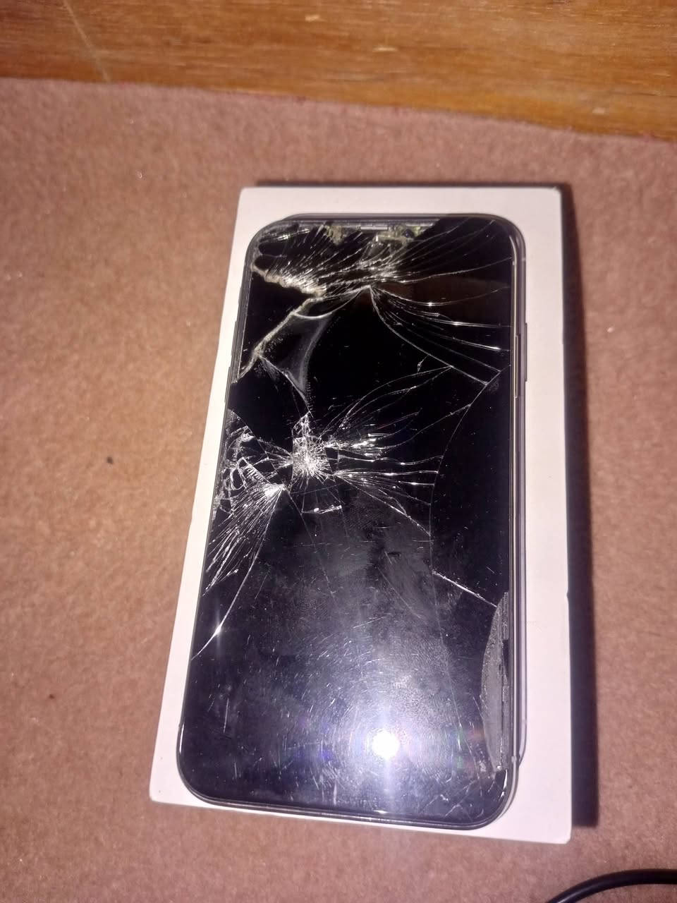 سلام عليكم للبيع مبايل ايفون x وكع من الدراجة وتفلش قيم واخذ ولحد ايكلي شبي ما اعرف بس اريد ابيعة مكاني بغداد البلديات بشارع المصرف تواصل ***********
