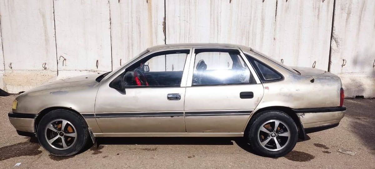 حجم 18 موديل 91
سنويه 2030
سياره جاهزه من كلشي محرك كير كهربائيات 
بيها طخه من وره 
 45 وبيها مجال بسيط 
‏‪0750 761 0469‬‏
