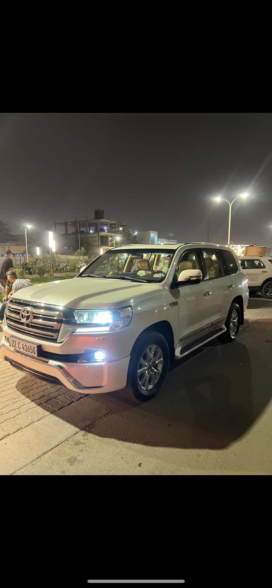للبيع: تويوتا لاندكروزر 2017
فئة GXR
محرك 8 سلندر

المواصفات:
▪️ ممشى 119,000 كم
▪️ هزّة جديدة – أربيل بإسم صديقي 
▪️ مري قلاب 
▪️ كشنات كهرباء (2)
▪️ شاحن وايرلس
▪️ بارد بالباب الخلفي  (4 أصابع) صبغ جزء من الدعاميه 
▪️ نظام دفع رباعي
▪️ قير أوتوماتيك
▪️ تحكم بالمقود
▪️ مثبت سرعة
▪️ دبل ثقيل وخفيف
▪️ مواصفات الفطيم المعروفة

الحالة:
▪️ نظيف جداً
▪️ مكينة، قير، شاصي على الشرط
▪️ استخدام شخصي

📞 للتواصل: ***********
