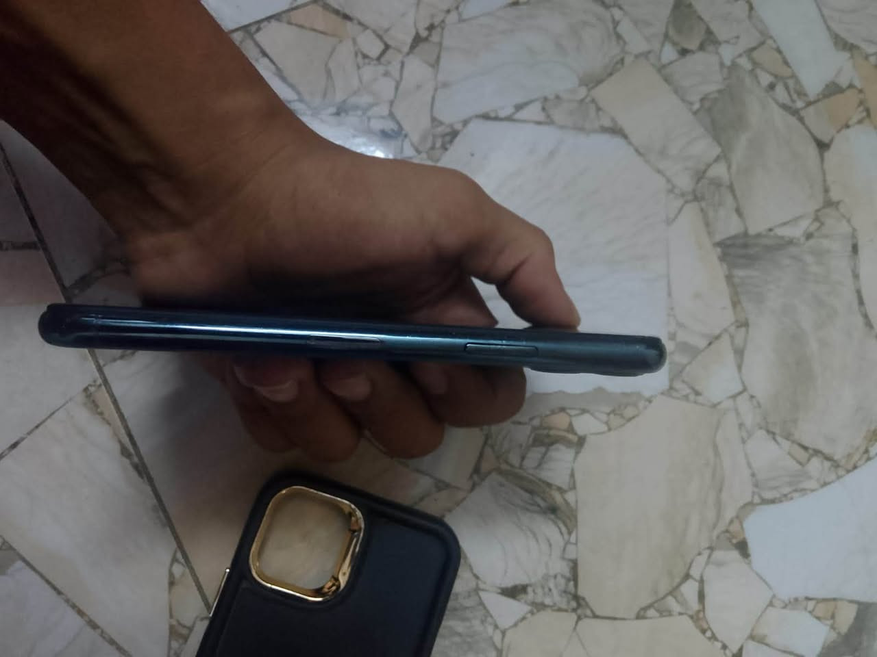ايفون 11 برو
ذاكره 64
مبدل شاشه وبطاريه
تك سيم كرت
ضهر مكسور بس ما مأثر  كل كامره
وشاشه اماميه بيها فطر خفيفه وما مأثر على لمس
مكاني كركوك 
السعر خاص


**إذا كنت صاحب هذا الإعلان وتريد حذفه لأي سبب، رجاءا أرسل رسالة إلى الدعم الفني**
