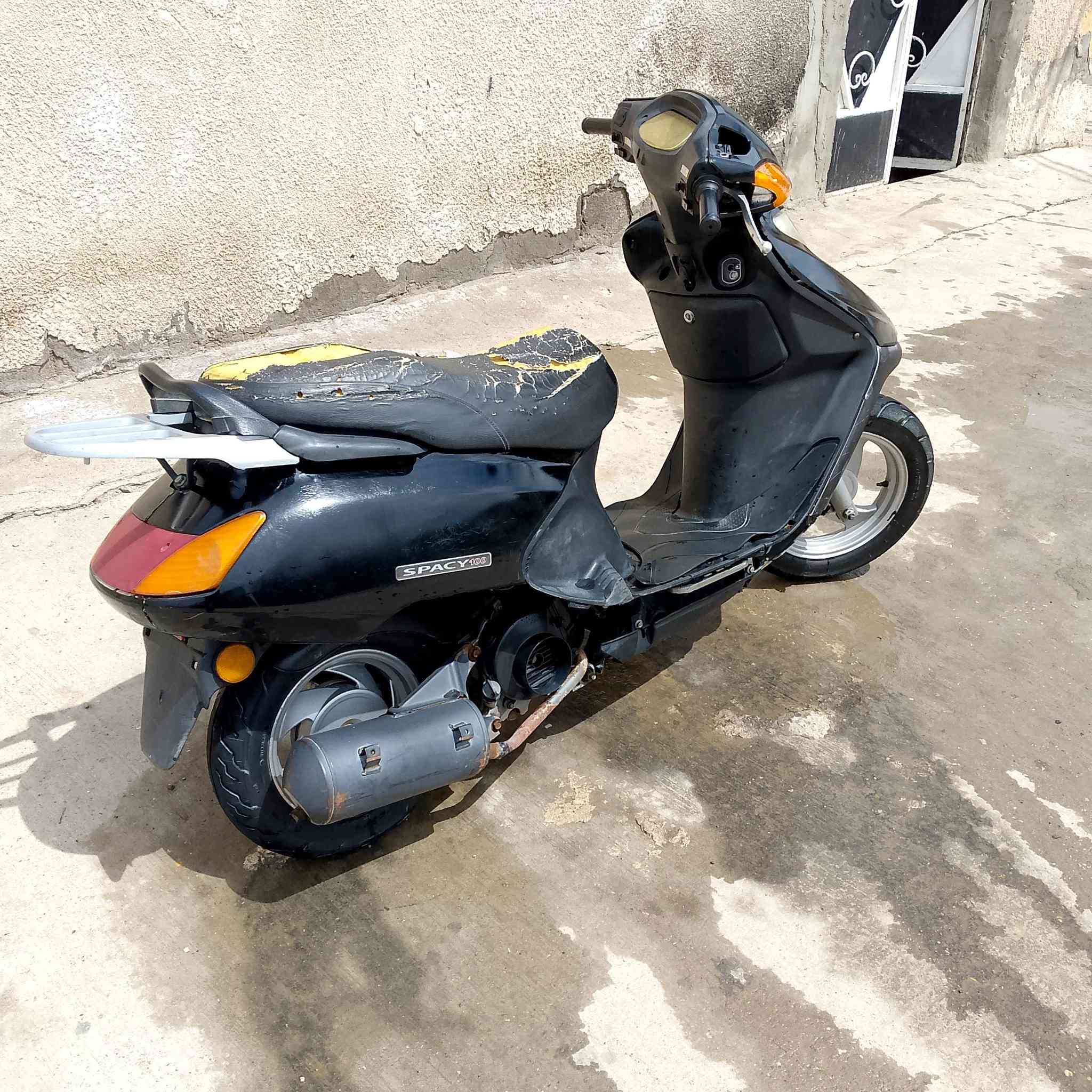 السلام عليكم دراجة سبيسي ماليزي دراجة خير من اللة دراجة بكل وقت نكرة مكينة ناعمة تجفيت جديد  دراجة كهربائية كله شغالة تايرات جديدة ثنينهن  نضافتهة كدام عينك سعر 250 وبيهة مجال مكاني كوت خالجية يم درائرة صحت واسط رقم ***********
