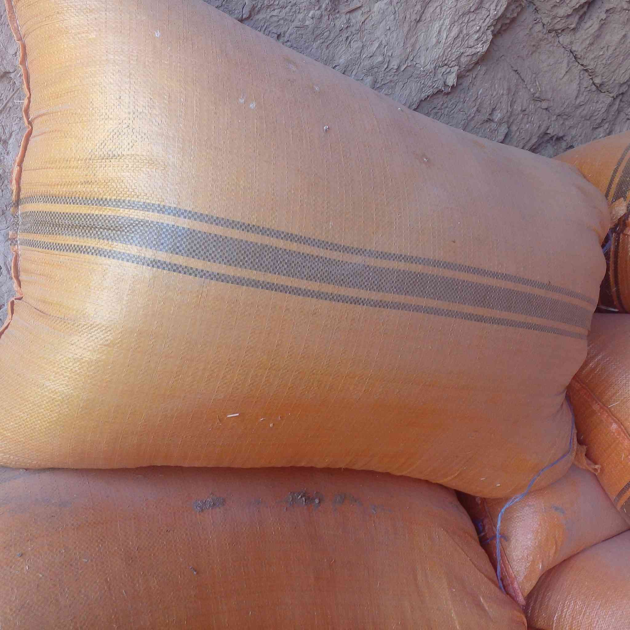 سلام عليكم تبن مكروض نظيف جدا كفر البيع كواني شلفان المكان بالديوانيه قضاء البدير والسعر خاص والاستفسار على الخط 077185022 و***********
