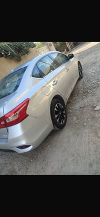 للبيع نيسان سنترا موديل 2017ضررها جاملغ وبنيد صبغ وباب تبديل سياره Slف...