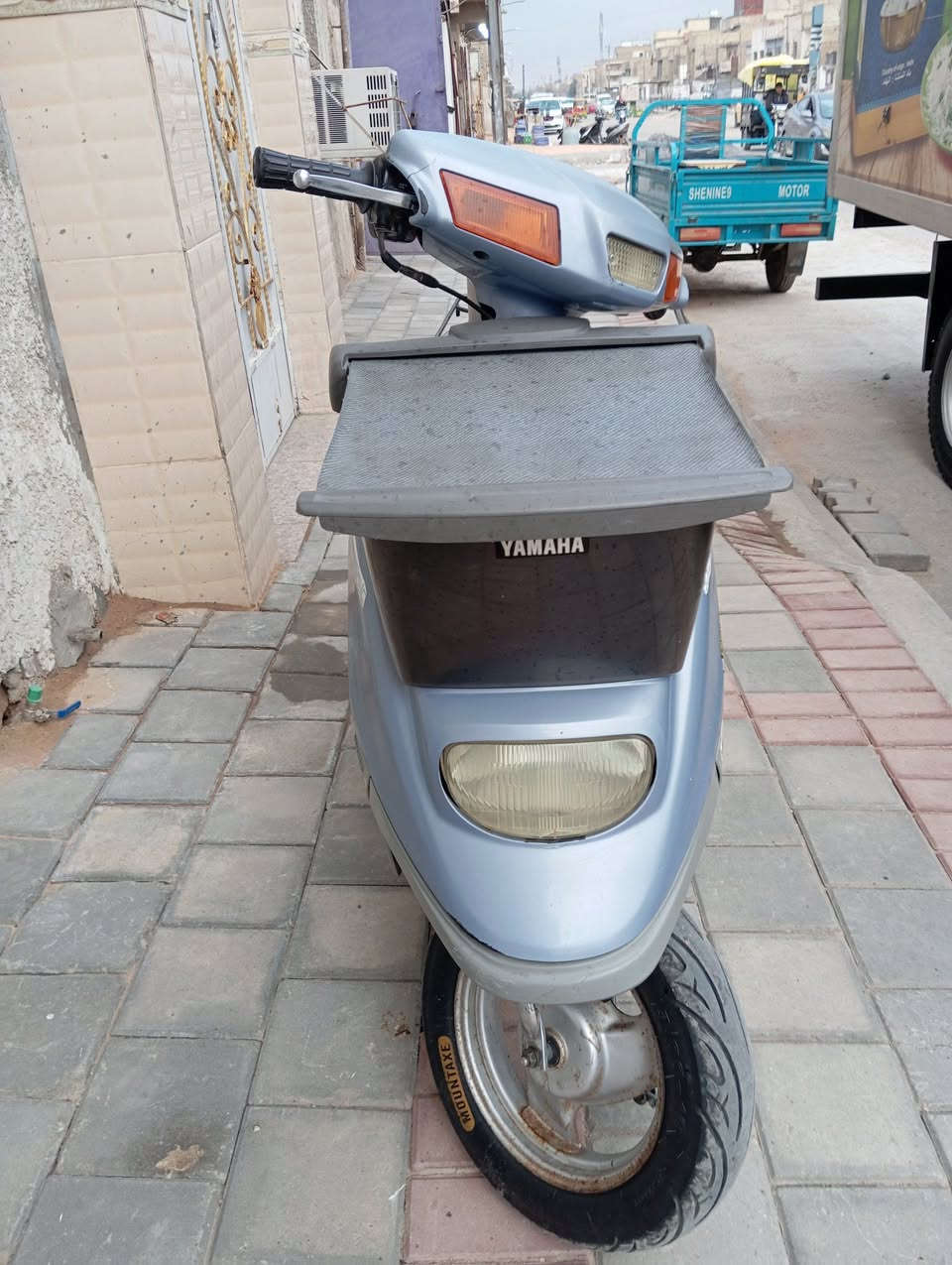 السلام عليكم عندي دراجه 60جديده اي نقص مابيه رمبه ٨اشهر نزلت ٥٥٠ قفل مكاني حي جميله ***********
