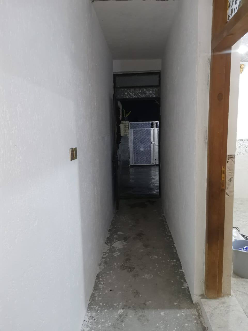 السلام عليكم بيت 100متر على سايدين المقابل جكن اوسلو البيت عايزه درج من جوه وستاره السطح بي ثنين تانكيات وماطور وكيزر وحديقه خارجيه معروض 60 مليون وبي مجال والي عنده مقدمه زينه هم نتفق عل اقساط ***********
